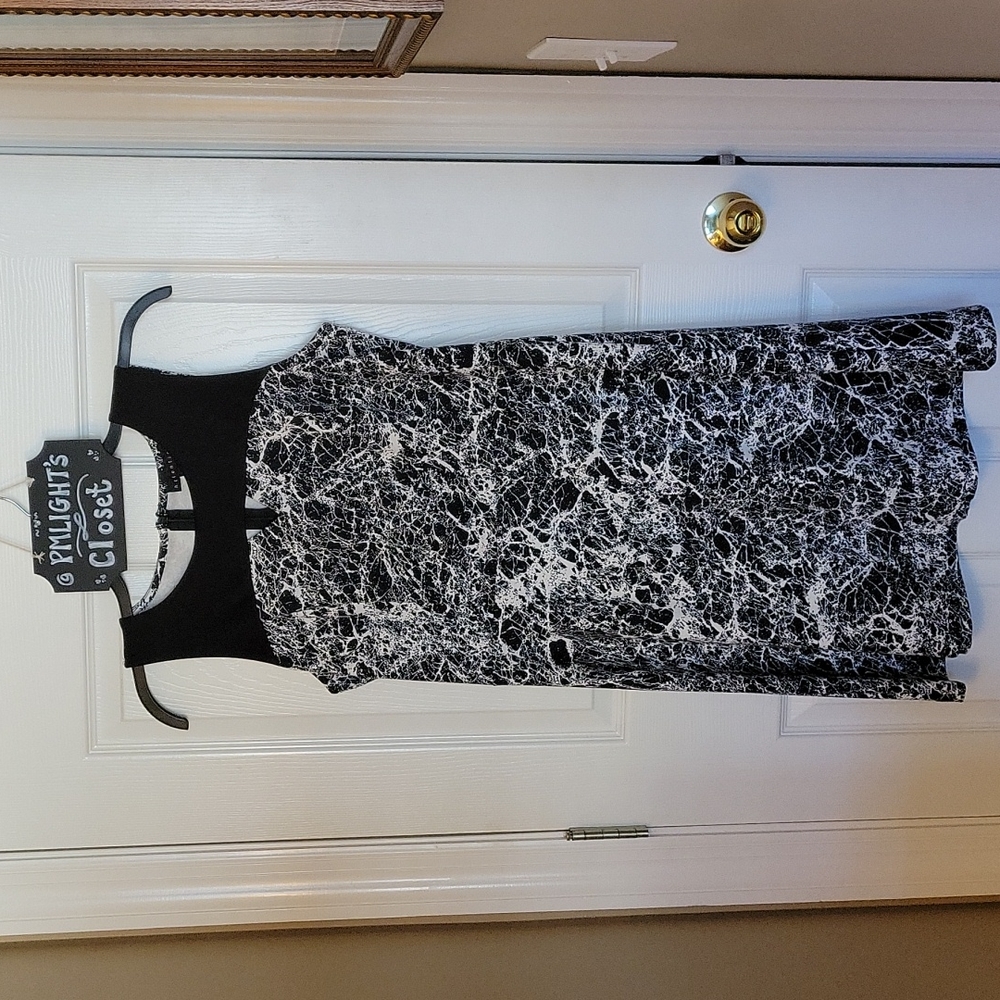 Attention Large Sleeveless Dress Black Off-White Marble Pattern